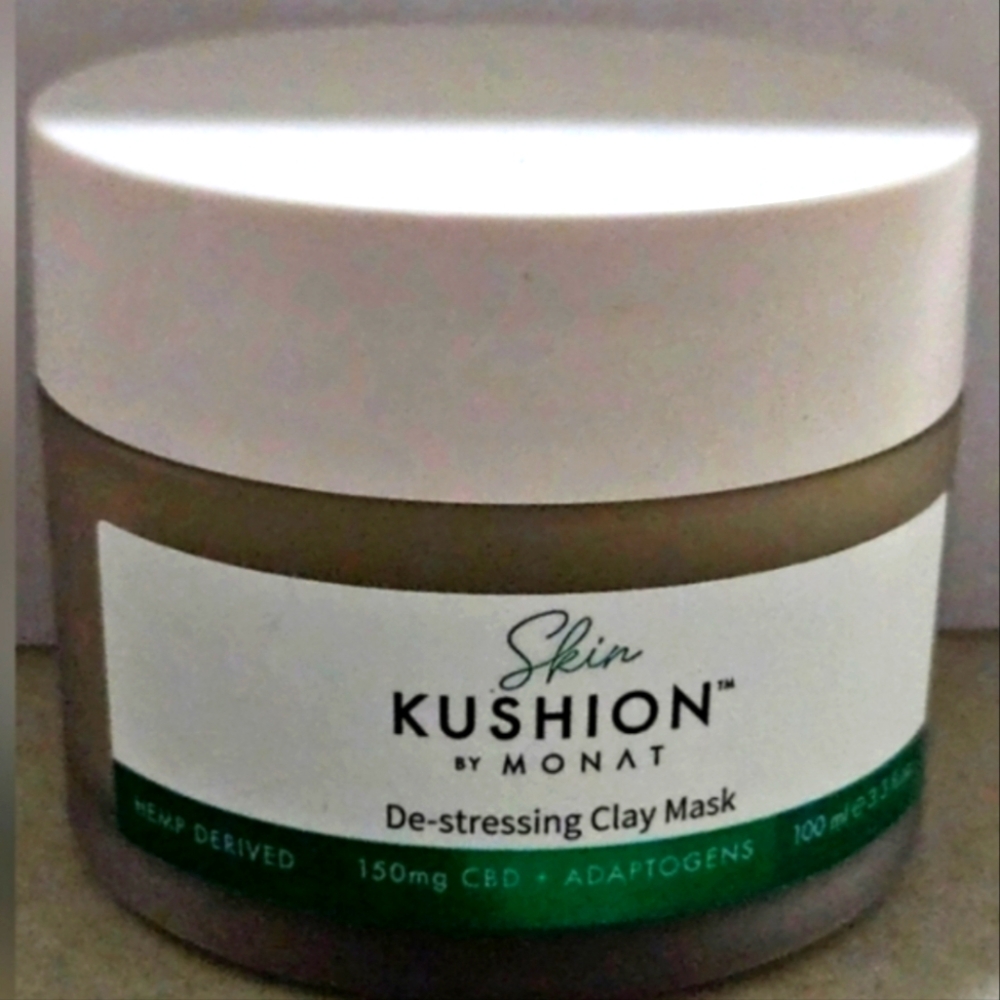 Monat skin kushion clay mask